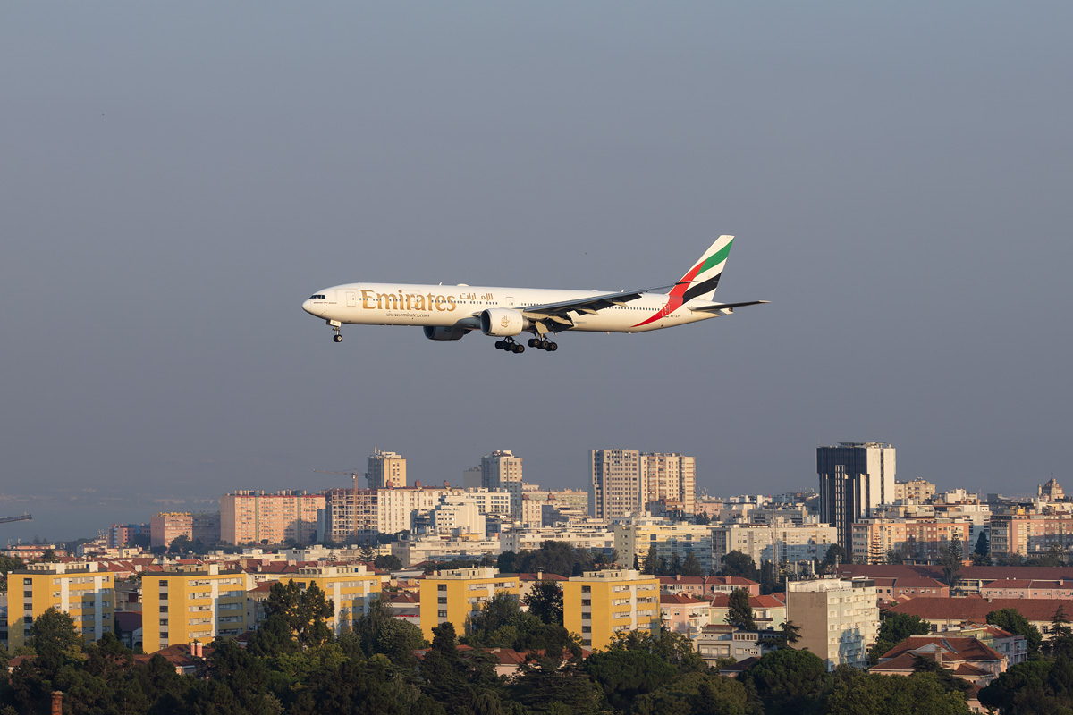 Anflug Emirates 773 LIS